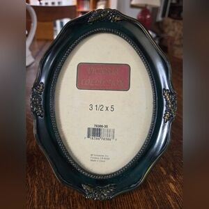 Vintage Victoria Collection Oval Picture Frame 3.5” x 5" Free Standing or Hang